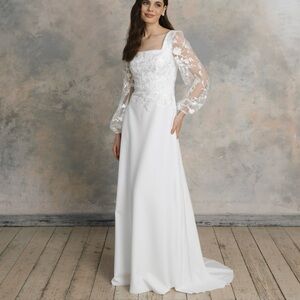 Piondress Elegant square neck wedding dress with floral embroidered sleeves